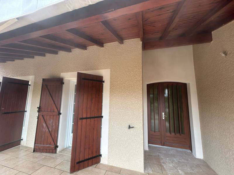 rénovation extérieure maison traditionnel enduit clair à Frouzins 31