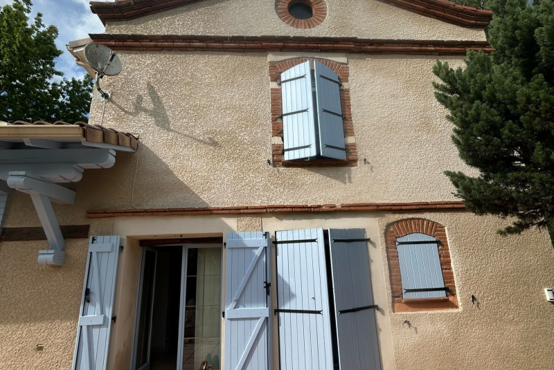 Ravalement de façade type rénovation à Roques sur Garonne proche de Toulouse