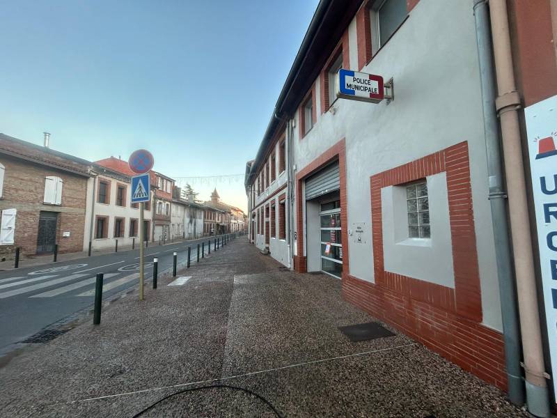 Boiseries et éléments métalliques rénovés à Villeneuve Tolosane