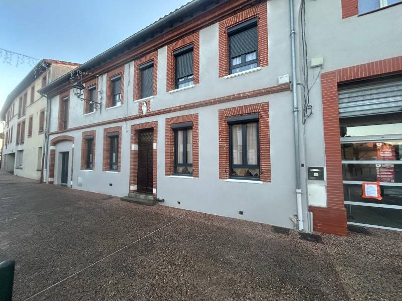 Nettoyage et valorisation des briques en façade à Villeneuve Tolosane