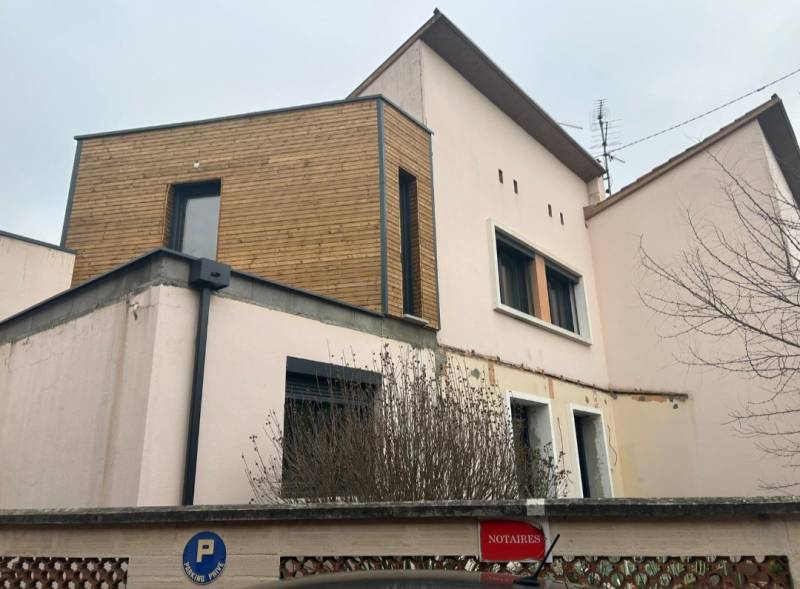 ITE avec du polystyrène expansée graphité à Toulouse : application d'un enduit organique type RPE finition grésé